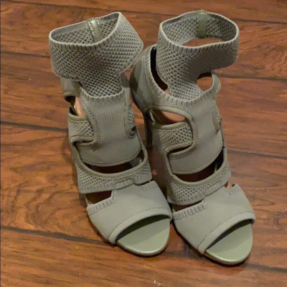 Worn 2X Fabric Zara Heels in Green Size 38